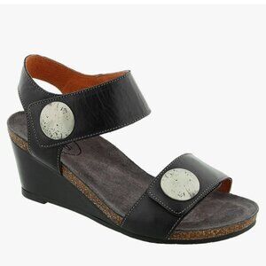 Taos Carousel Wedge Sandal Black Leather Hammered Silver Detail Size 41